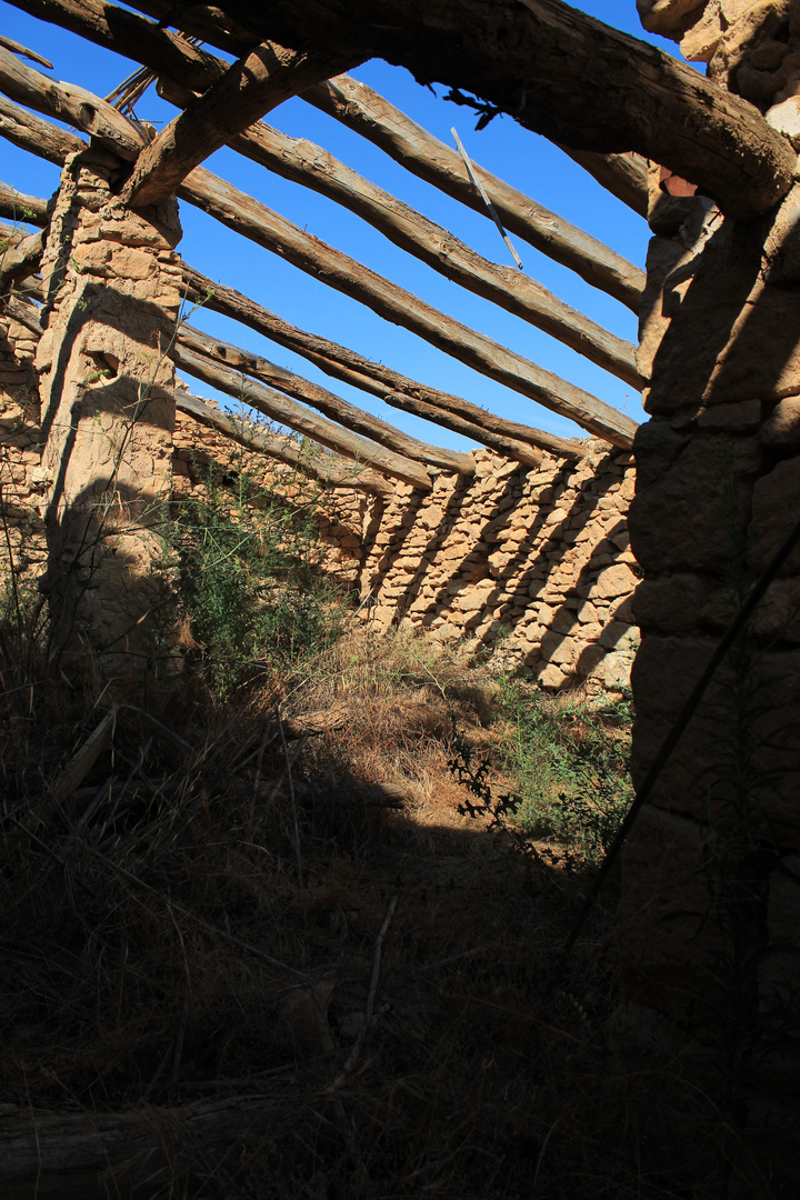 Homenaje alas casa viejas 8, en Mas de LLauradar, España