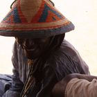 Homme au chapeau à la fête culturelle de Juloom en Mauritannie