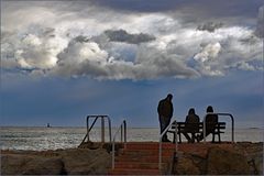 "Homme libre, toujours tu chériras la mer...."