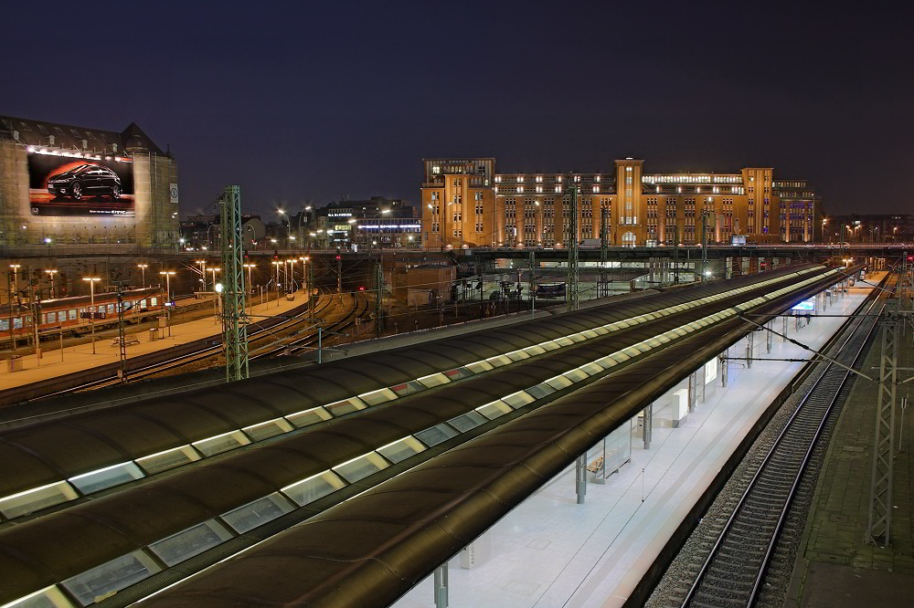 Honda, Hühnerposten und Hauptbahnhof