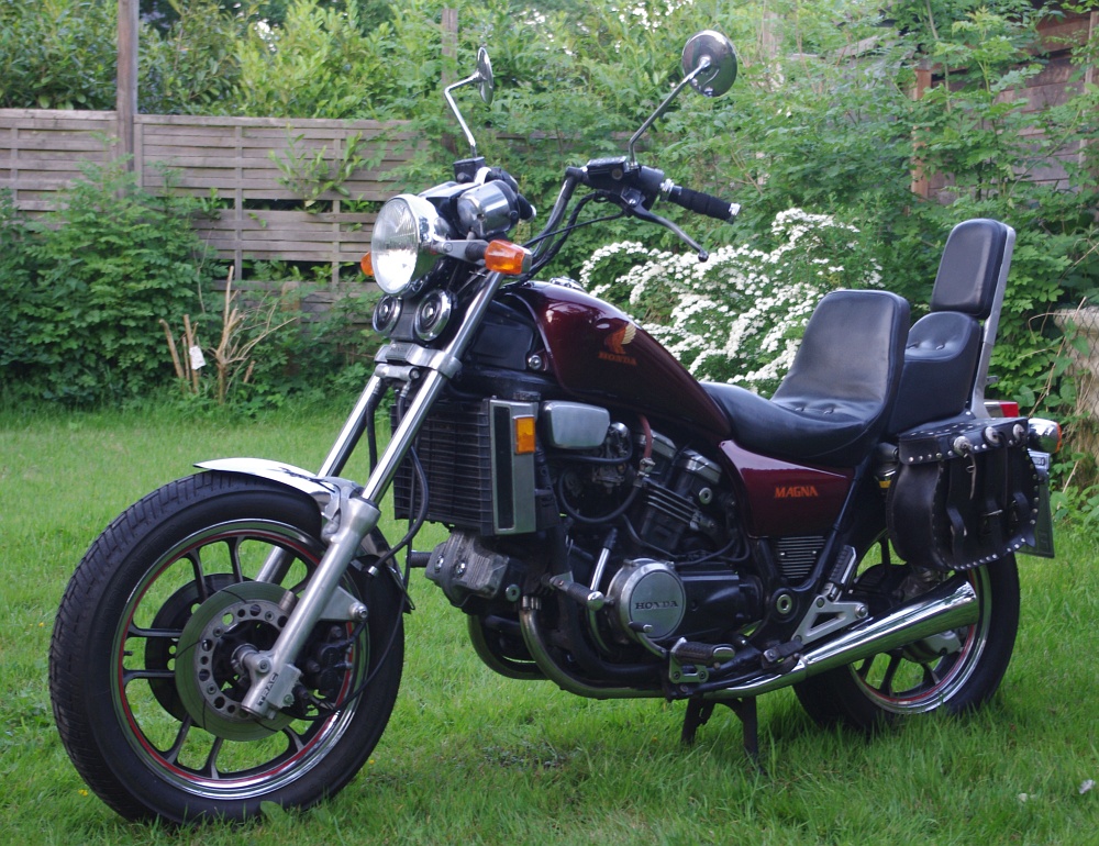 Honda Magna