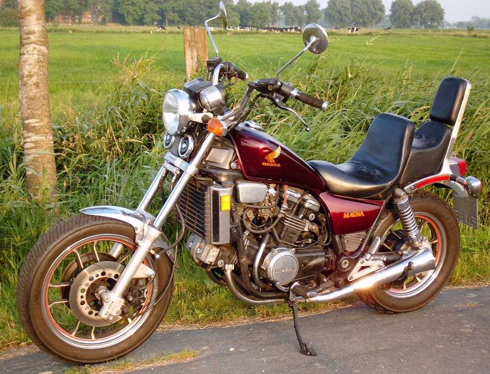 Honda Magna