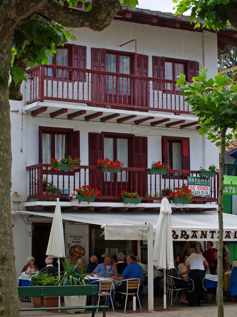 Hondarribia 2 - - Un restaurant sympathique - Ein gemütliches Restaurant