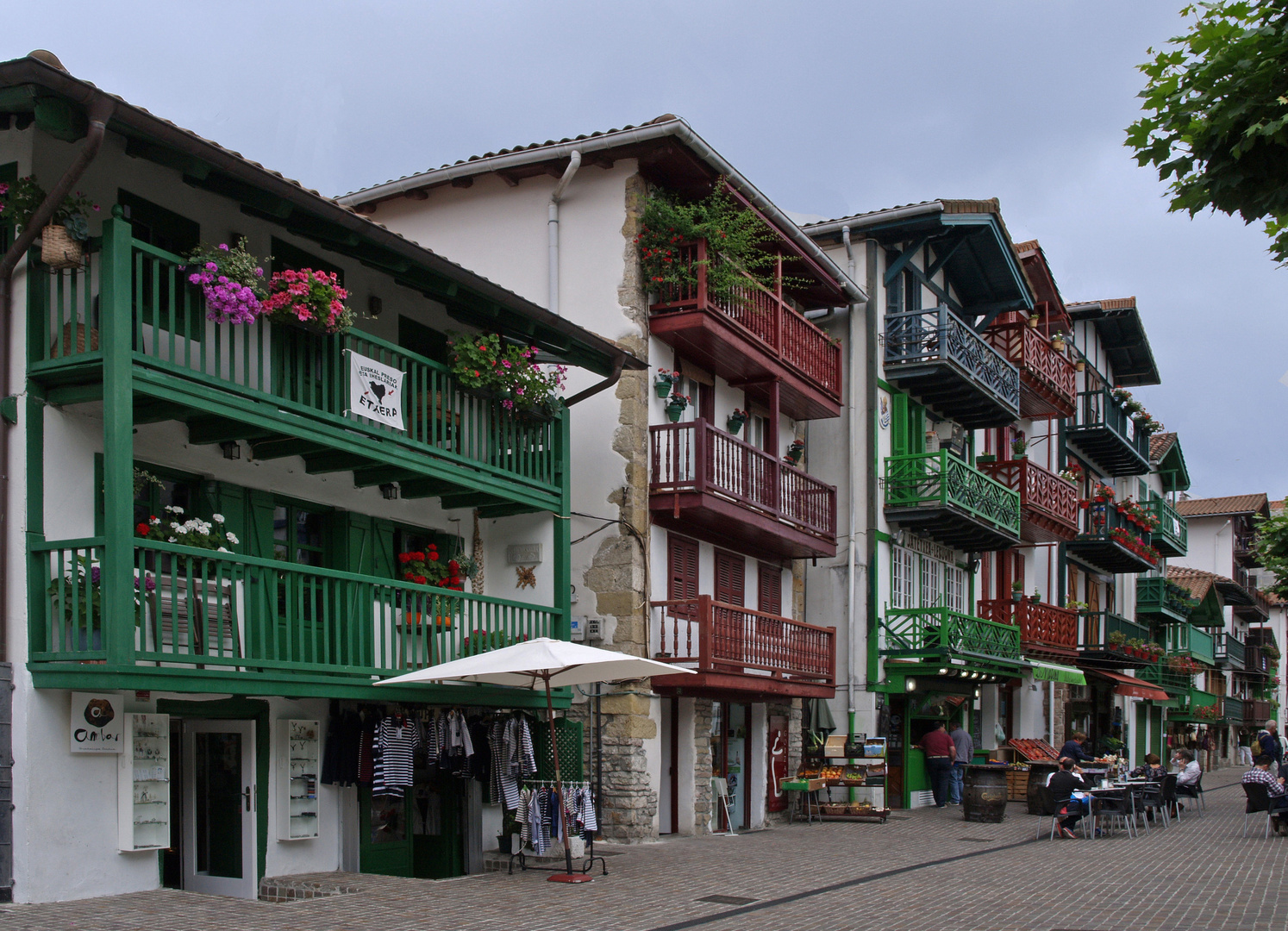 Hondarribia 4 - Une vue de Zuloaga Kalea - Eine Sicht der Zuloaga Kalea Strasse.