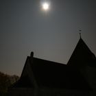 Hondelager Kirche mit Mond