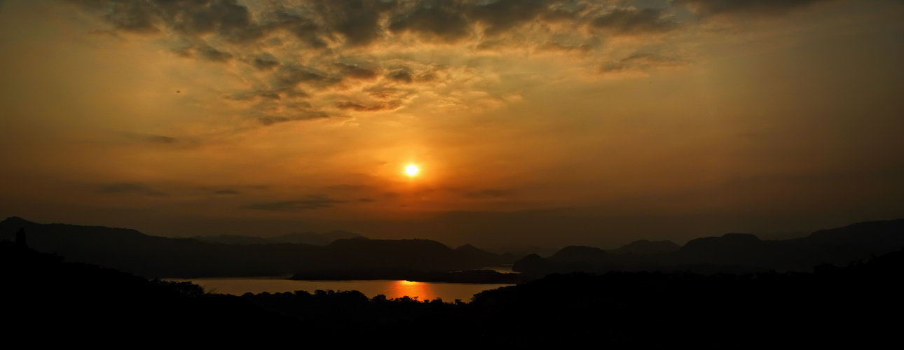 Honduras, Sonnenuntergang am See