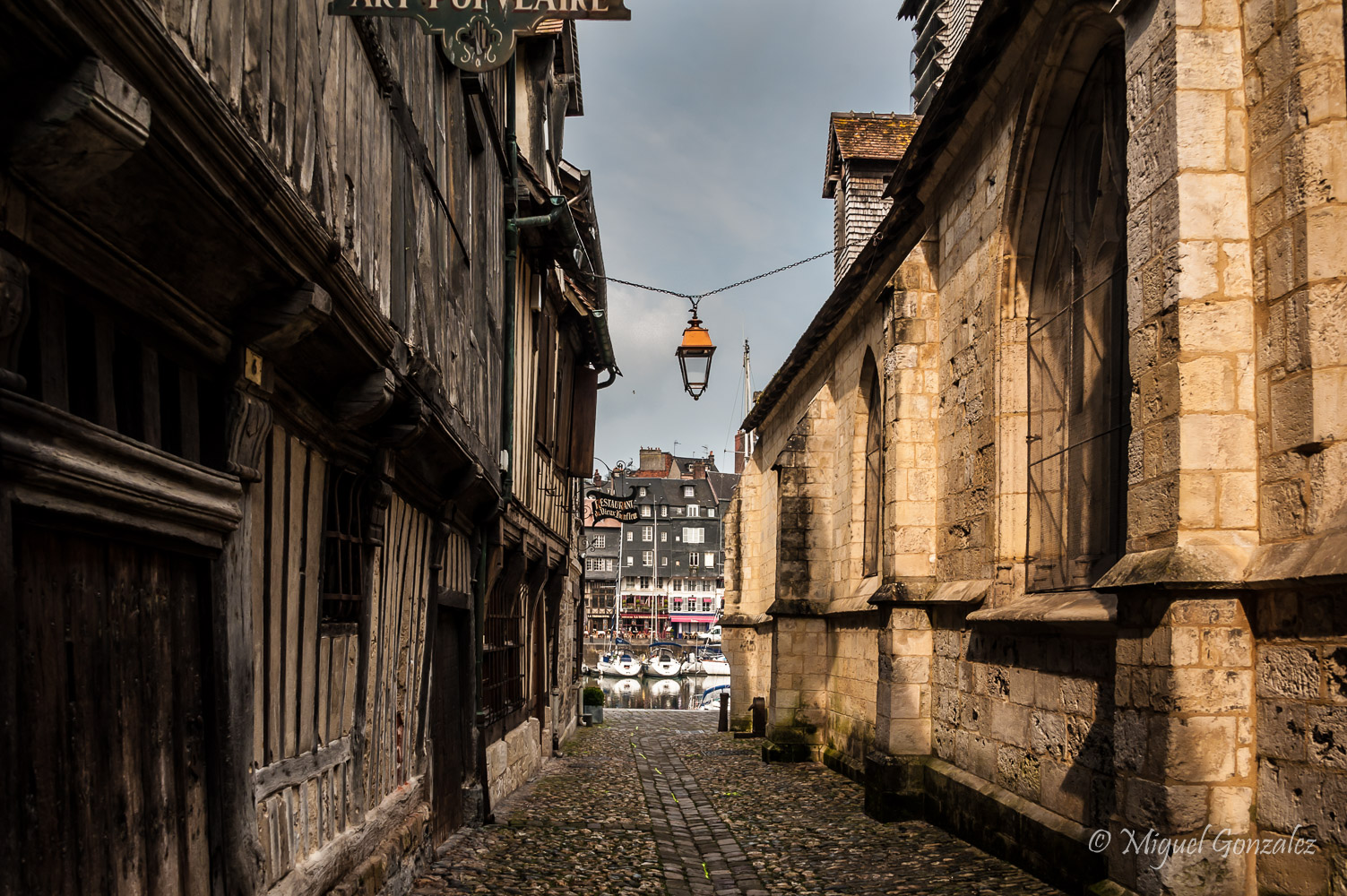 honfleur au bout le port