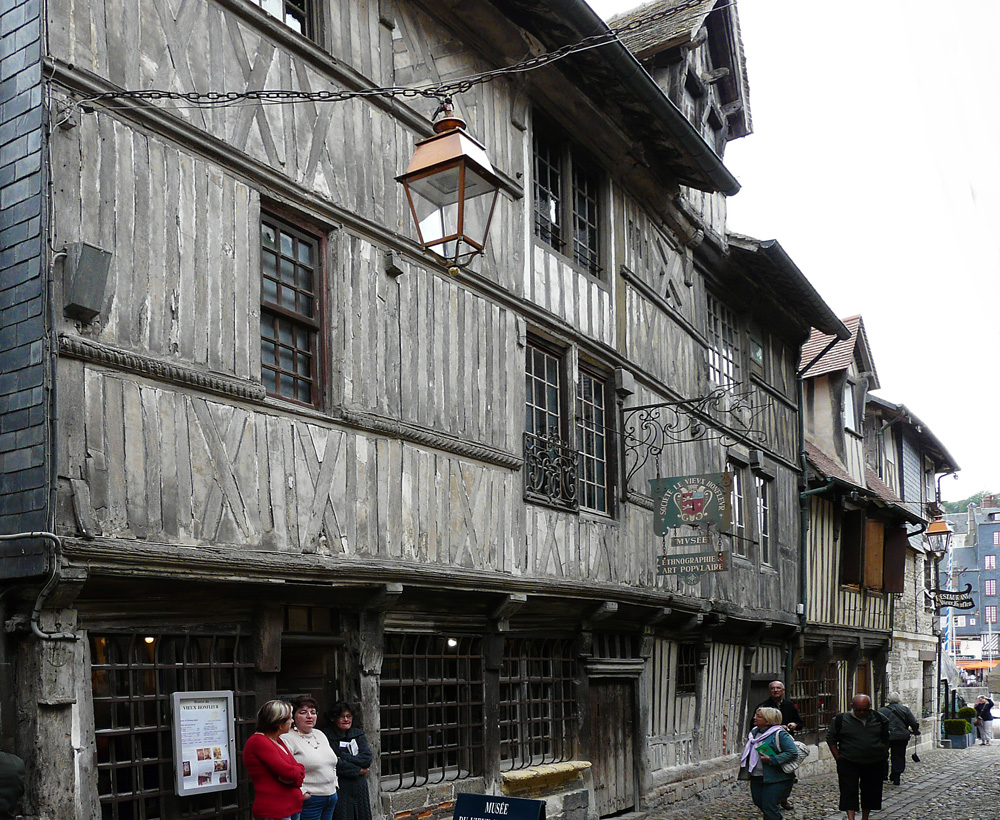 Honfleur - Straßenbild - die Zeit scheint stillgestanden zu haben