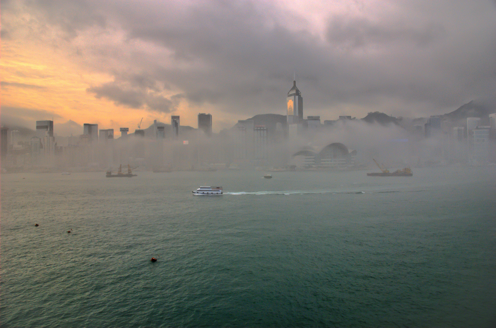 Hong Kong in Nebel