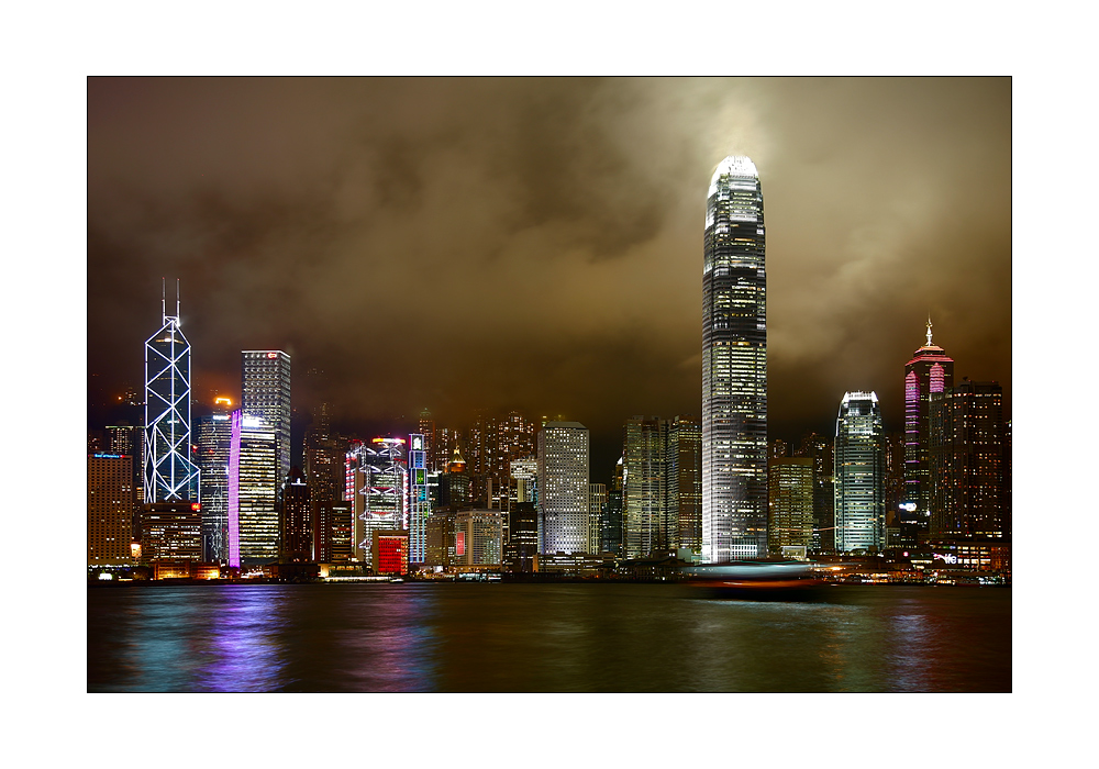 Hong Kong Island Skyline mit Fähre
