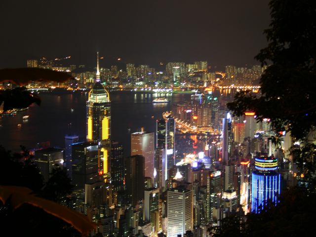 Hong Kong Messezentrum bei Nacht