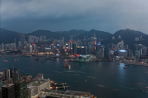 Hong Kong Skyline bei Dämmerung