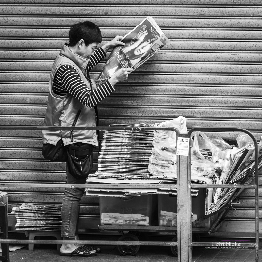 HongKong: StreetNews in the early Sunday morning