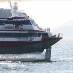 Hongkong - Tragflächenboot auf der Überholspur