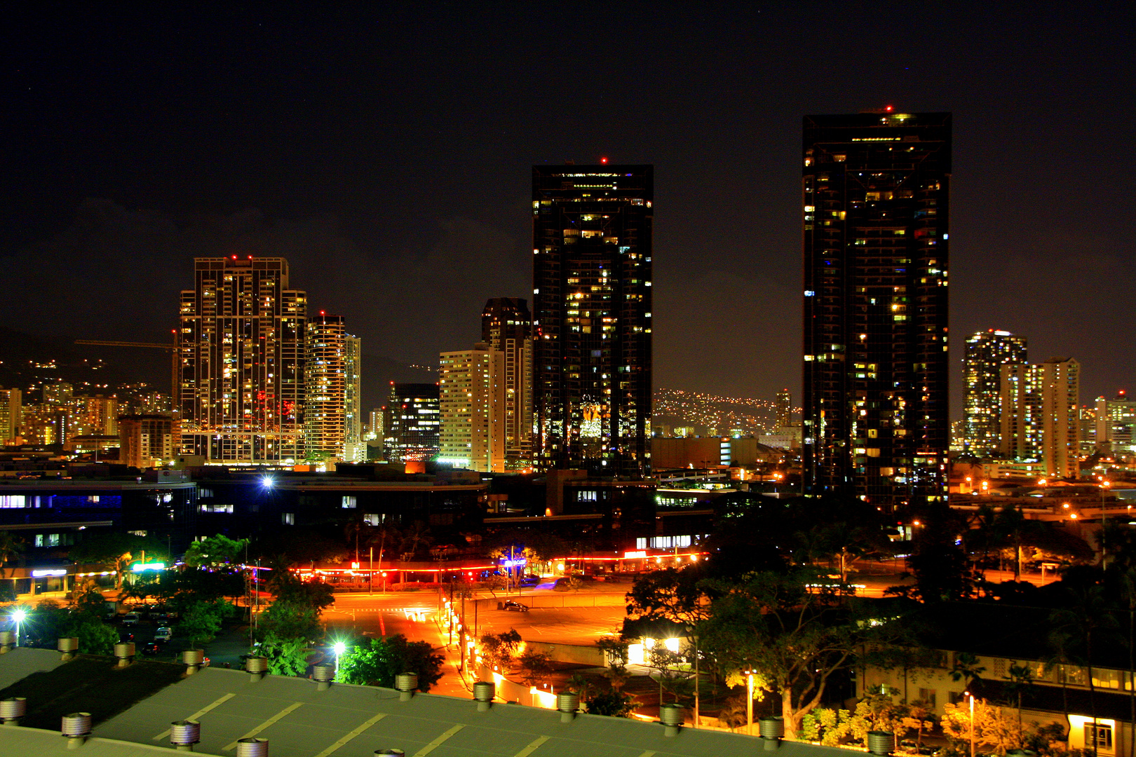 Honolulu by night