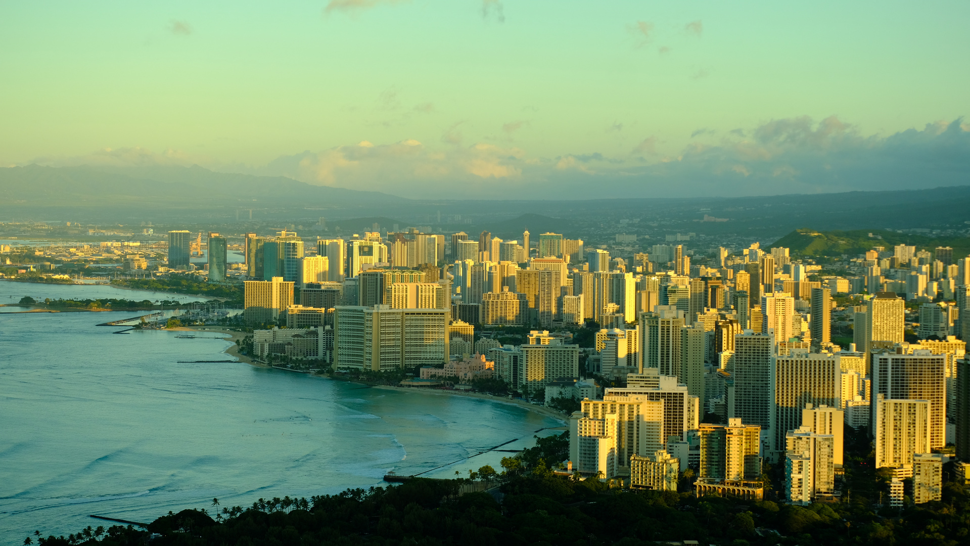 Honolulu im Licht der untergehenden Sonne