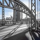 Honsellbrücke Frankfurt am Main im Gegenlicht