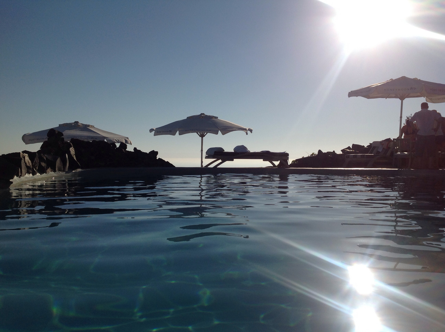 Honymoonhotel und Sonne satt in Santorini