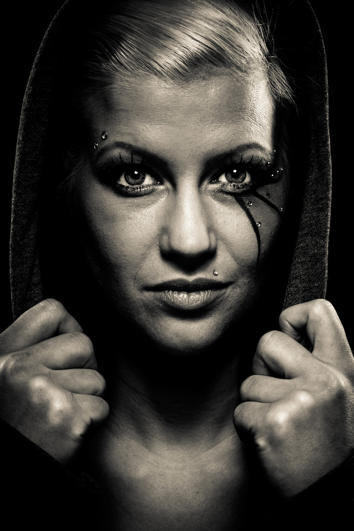 Hooded Maria Monochrome