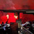 Hooligans auf dem Weg ins Stadion