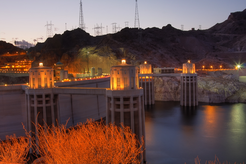 Hoover Damm bei Nacht