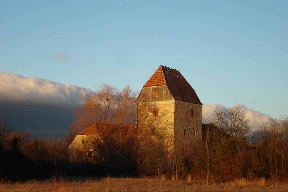 Horkheimer Schloss mit einem Gebirge aus Wolken