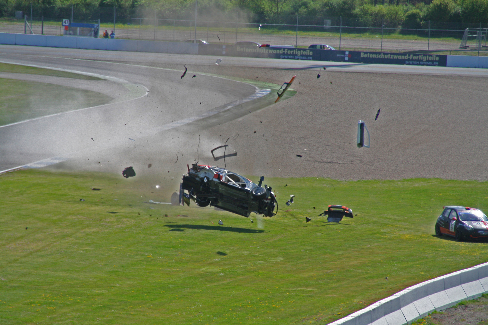 Horrorcrash auf dem Hockenheimring - April 2011 Part III