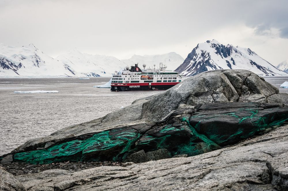 Horseshoe Island - Malachit