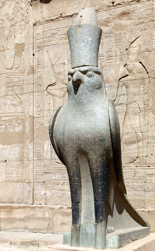 ...Horus Statue im Edfu Tempel...