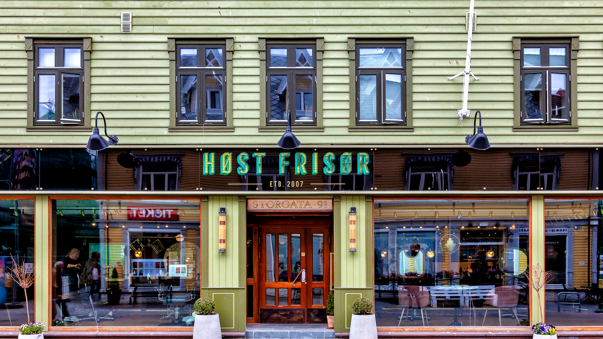 Host Frisor