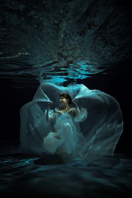 hot bride in cold water