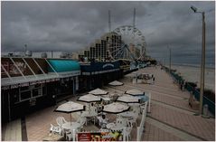 HOT DOGS * FUNNEL CAKES * ITALIEN SUBS * COKE * BEER