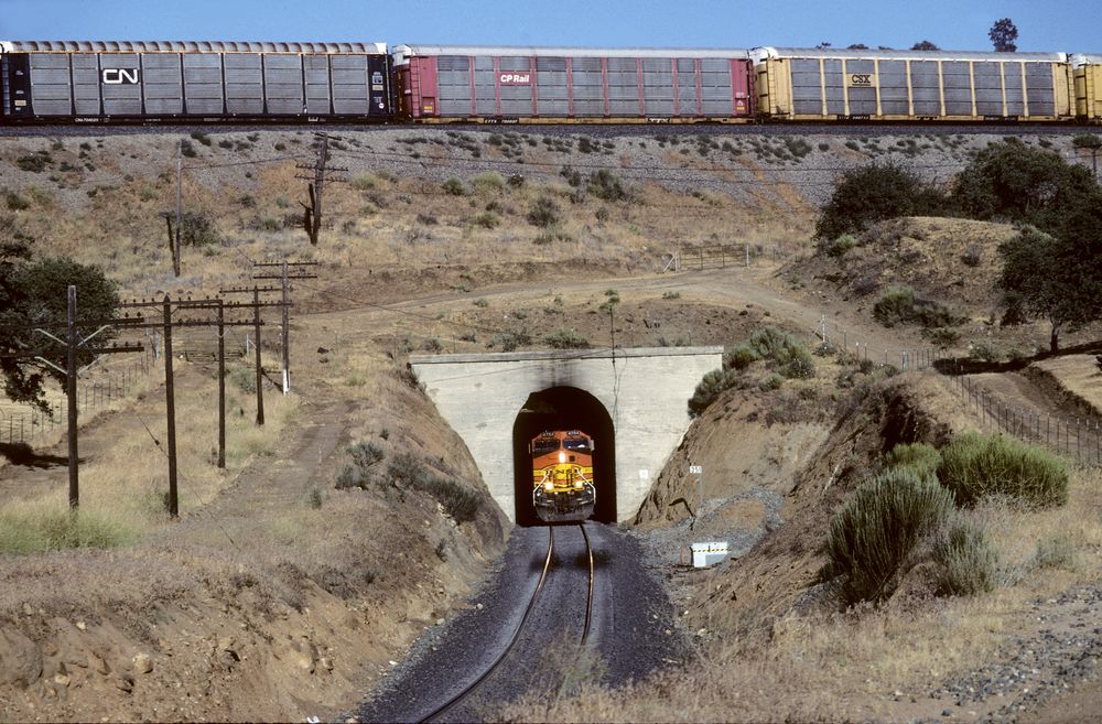 Hot Spot : Tehachapi Loop,Westbound Freight Train runs downhill leaded by BNSF #4754 Dash 9-44CW ,CA