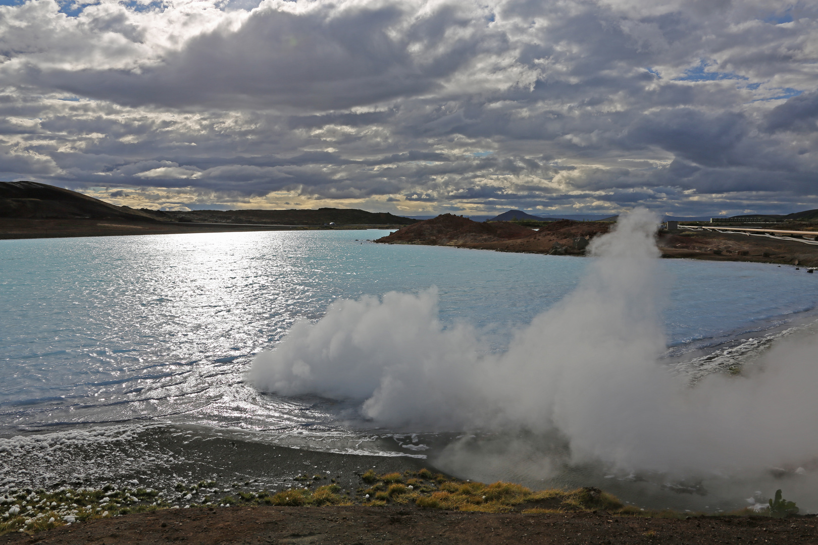 Hot water lagoon for hydrothermal power plant