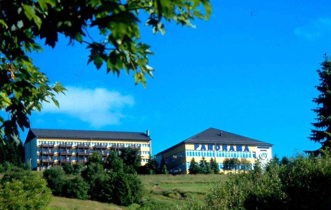 Hotel am Berg - Juli in Blau