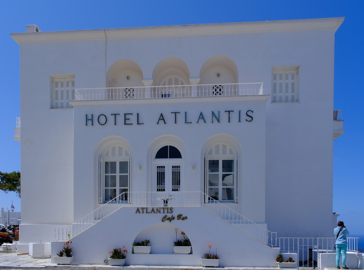 ...Hotel Atlantis...