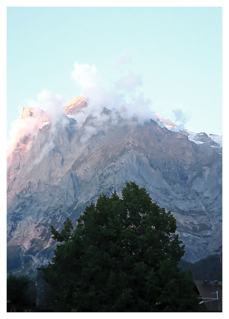 Hotel-Aussicht mit leichten Wolken