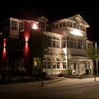 Hotel bei Nacht