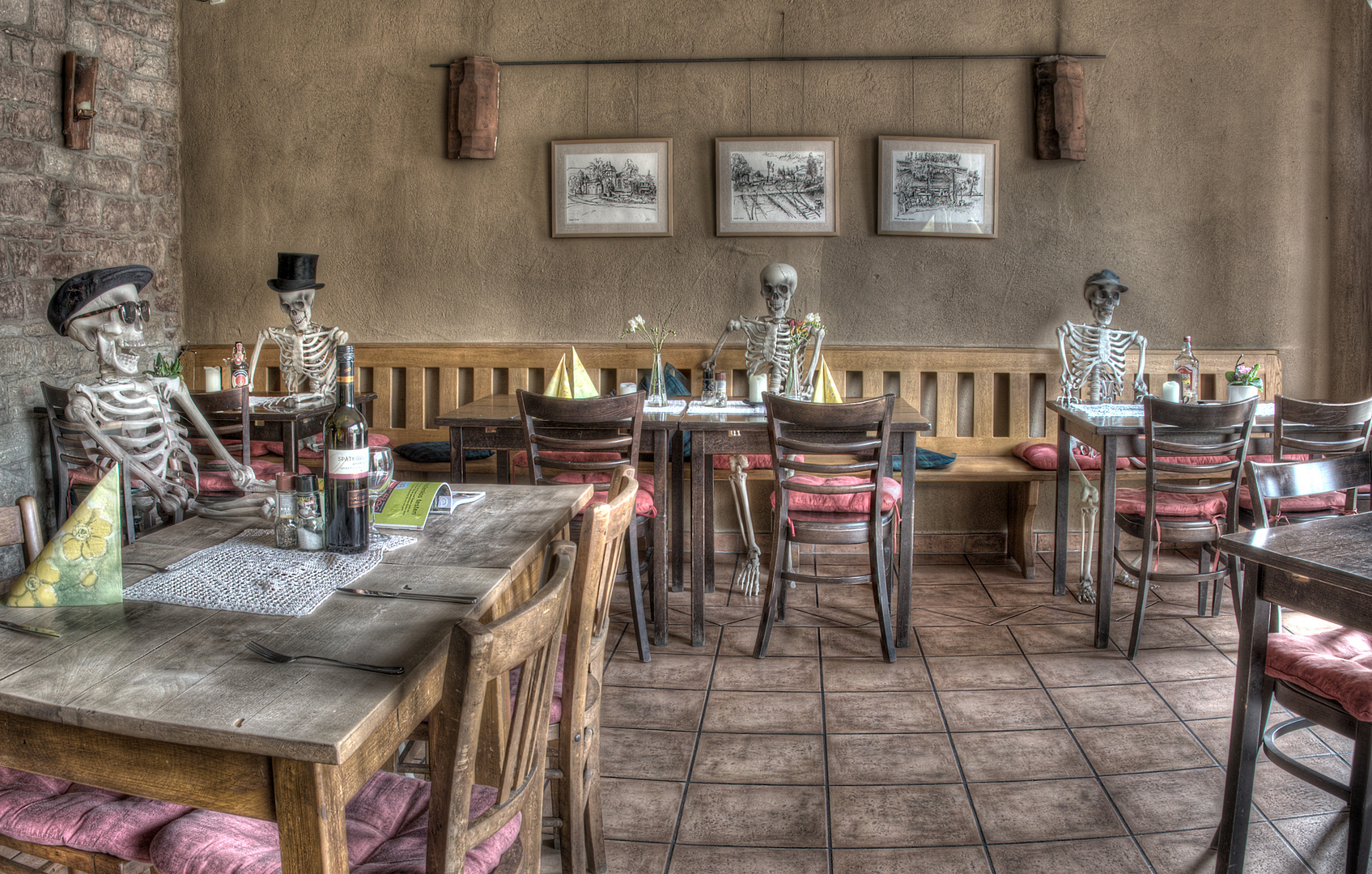 Hotel der toten Gäste Foto & Bild fotomontage, multiple