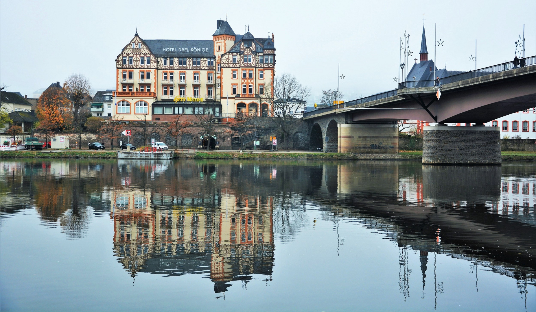 Hotel gespiegelt