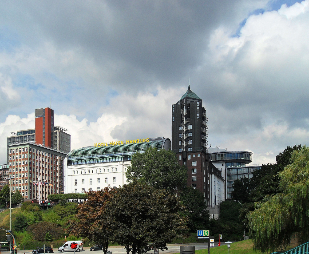 Hotel Hafen Hamburg (Edited)