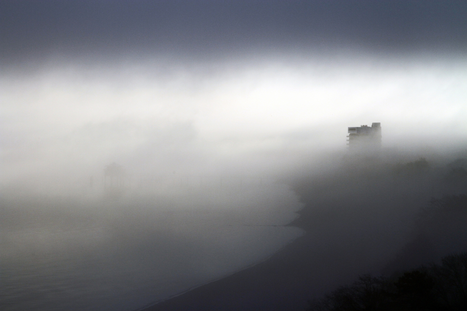 Hotel im Nebel