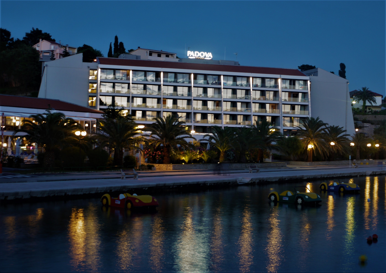 Hotel Padova - Rab Banjol zur blauen Stunde