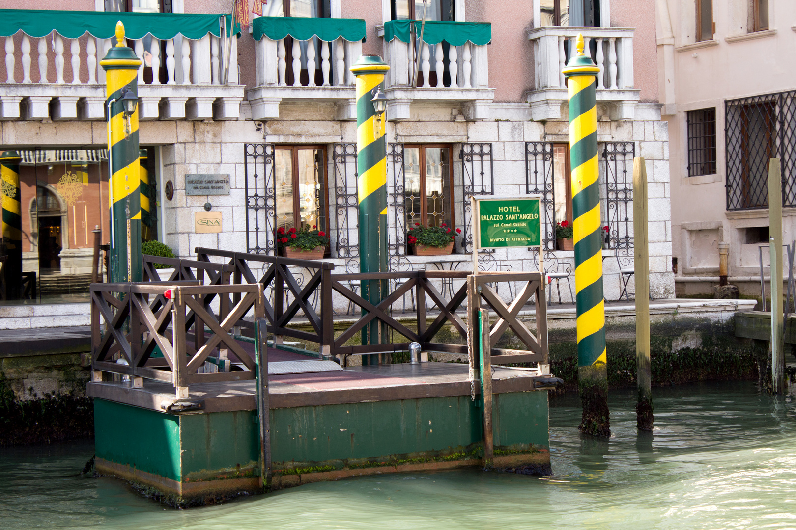 Hotel Palazzo Sant'Angelo mit Bootsanleger am Canal Grande, Venedig