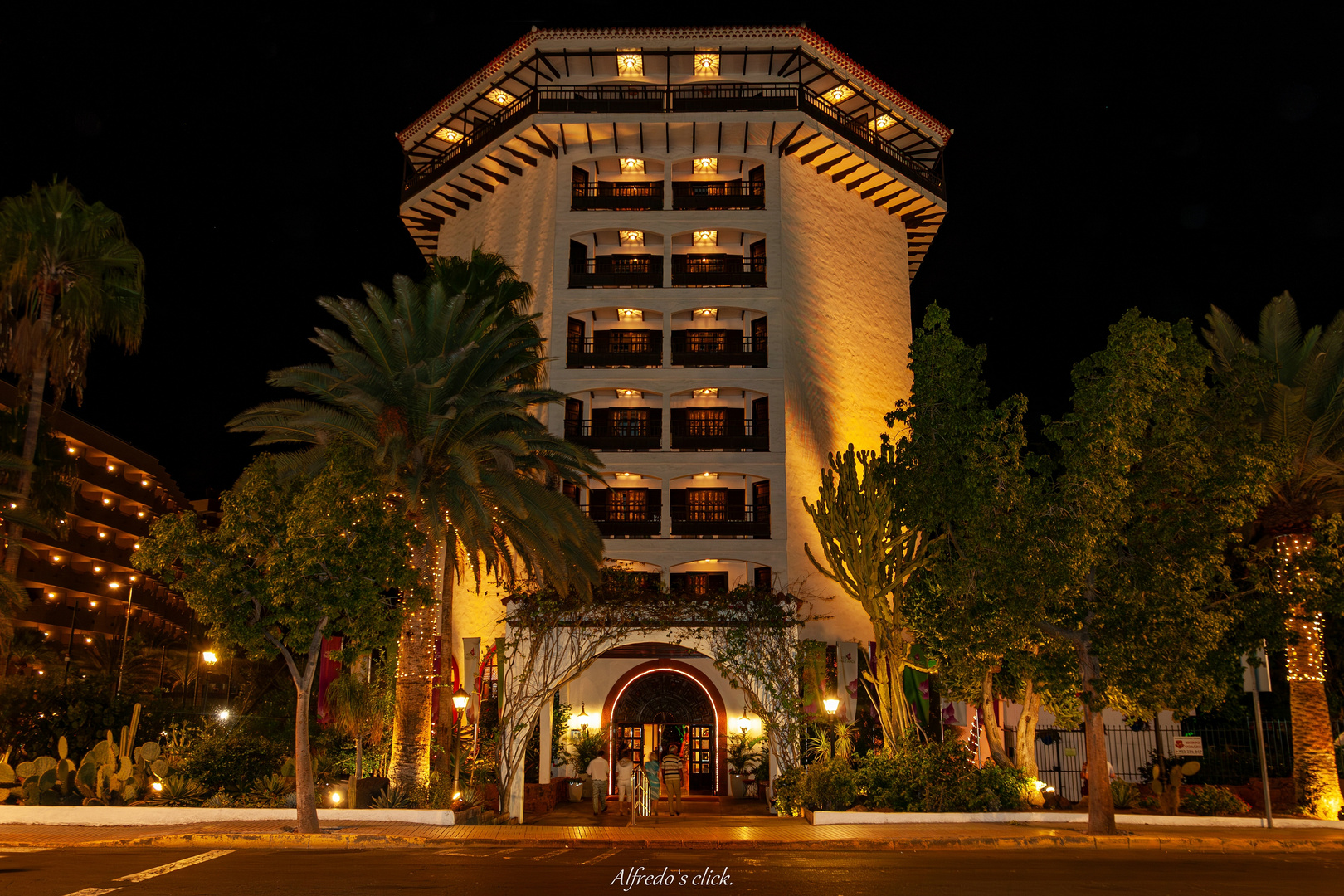 Hotel Parque Tropical bei Nacht