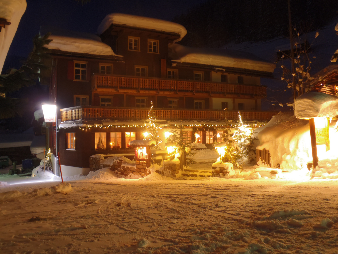 Hotel/ Restaurant bei Nacht