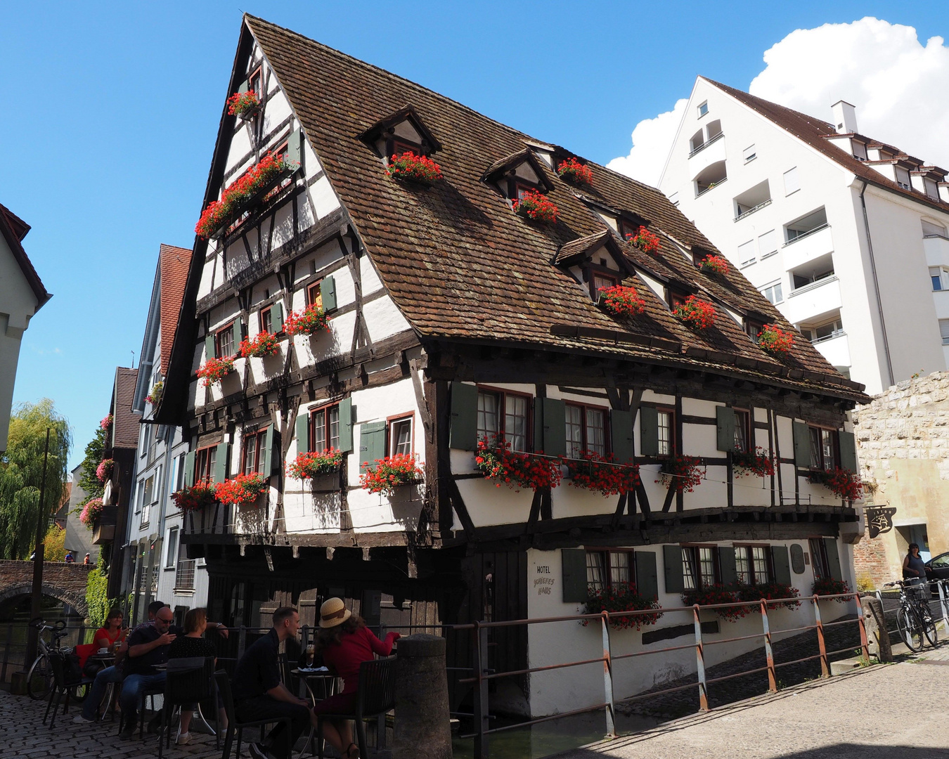 Hotel Schiefes Haus