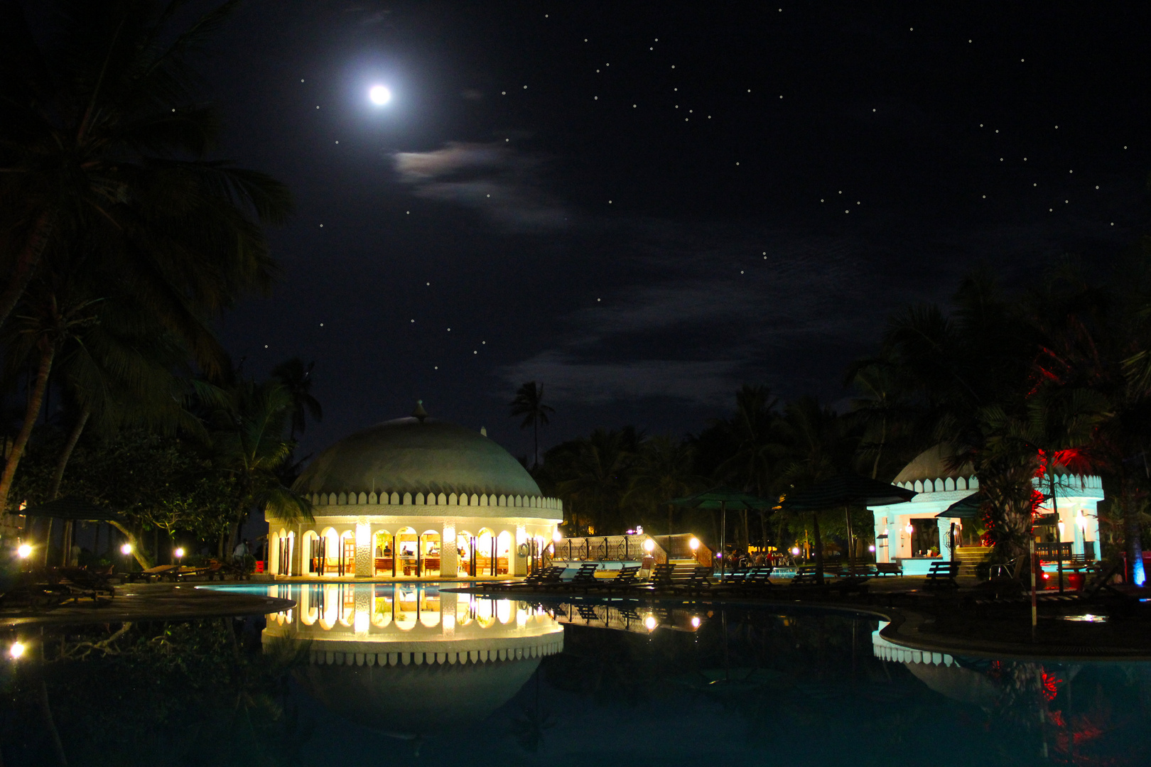 Hotel "Southern Palms Beach Resort" bei Nacht