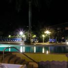 Hotelpool bei Nacht