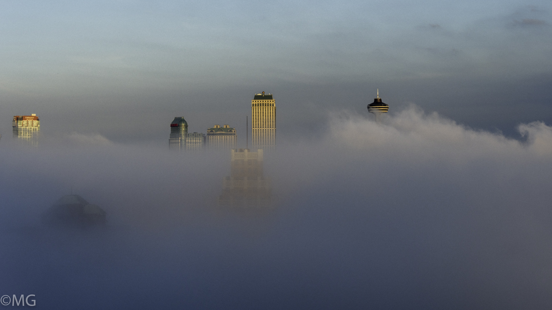 Hotels im Nebel der Niagara Wasserfälle